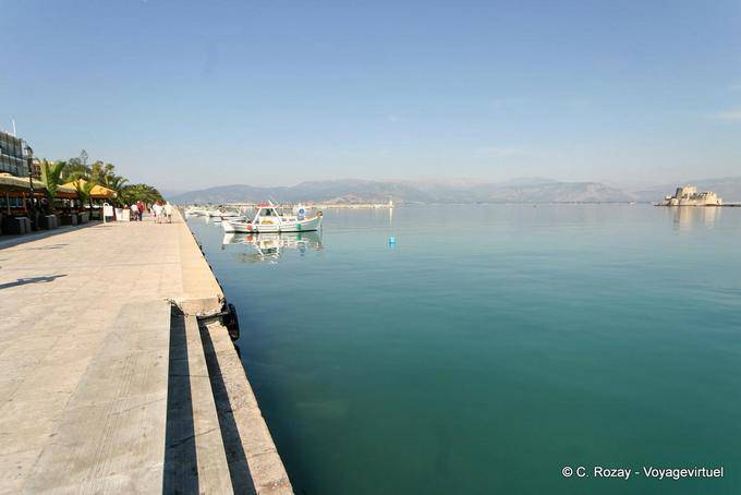 Gehen Sie an den Kais, Nafplion - Griechenland