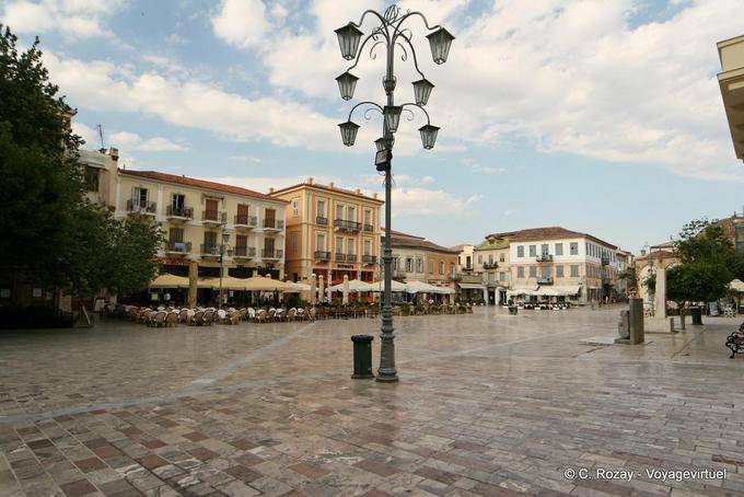 Nafplion, ein anderer Blick auf den Platz Platanos Psorokostaina - Griechenland