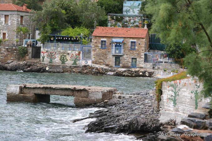 Wandmalereien in den kleinen Hafen, Pelion Milina - Griechenland