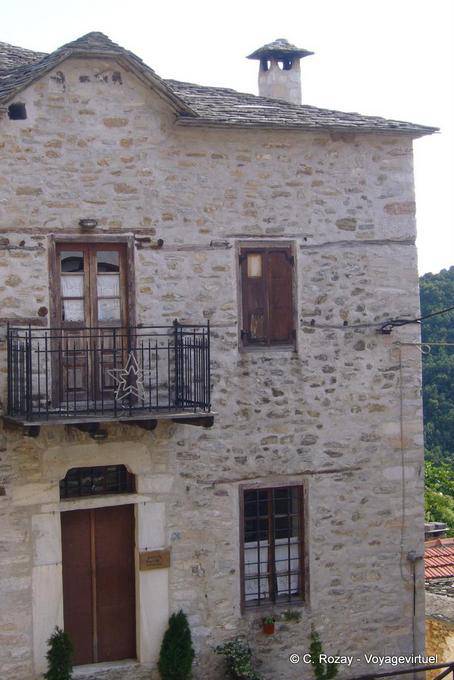 Traditionelles Haus mit Balkon, Pinakates, Pilion - Griechenland