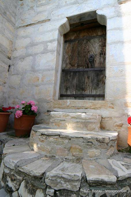 Treppe und alte Eintrag, Pinakates, Pilion - Griechenland