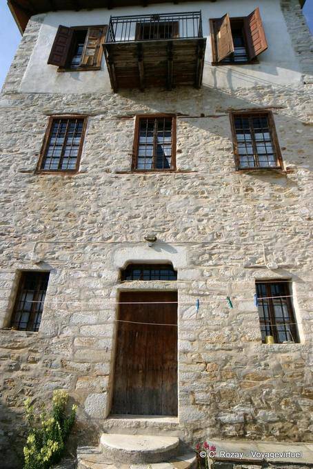 Traditionelle stöckiges Haus und Balkon, Pinakates, Pilion - Griechenland
