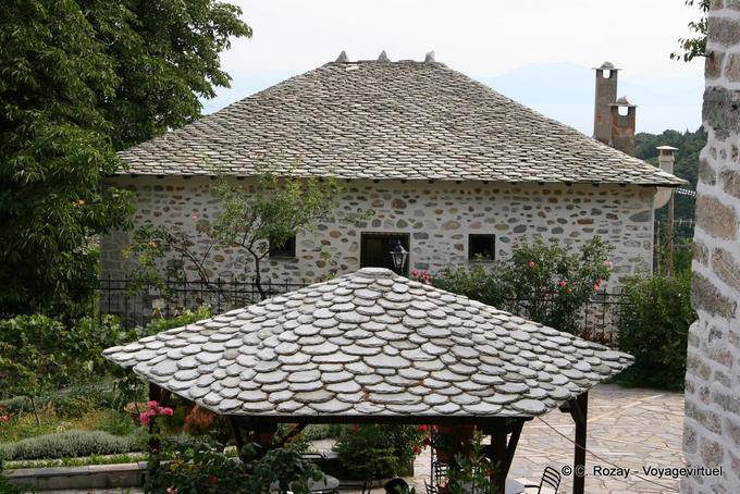 Schöne Schieferdach, Vyzitsa, Pilion - Griechenland