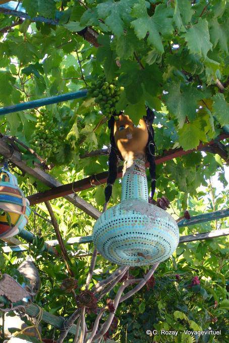 Rebe und Kürbislampe, Poros - Griechenland
