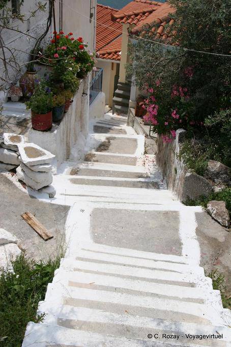 Treppe absteigend, Poros - Griechenland