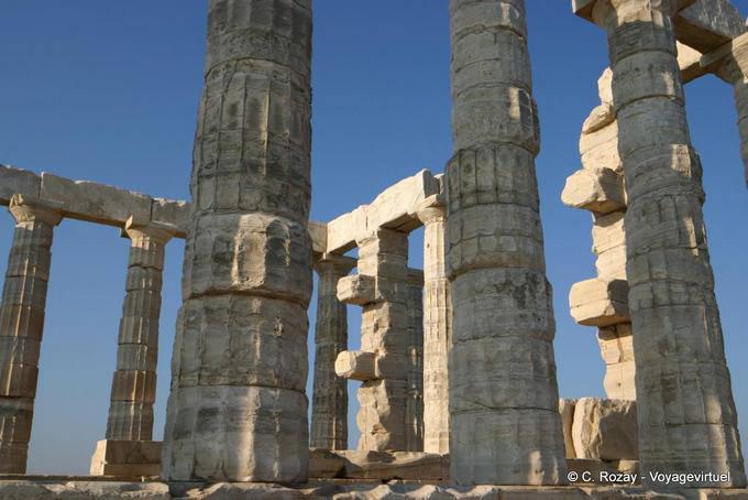 Kannelierten Säulen der Tempel des Poseidon Sounion - Griechenland