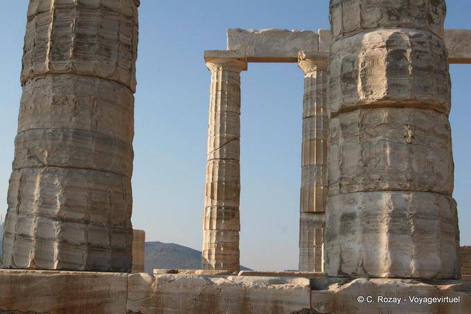 Die Basis der Säule ist breiter als die oberen, Poseidon-Tempel, Kap Sounion, Attika - Griechenland