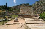 Auf dem Weg zu dem Schatzhaus der Athener, Delphi, Griechenland.