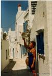 Alley in Chora, Anafi, Griechenland.