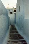 Chora schmale Gasse, Insel Anafi, Griechenland.
