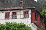 Haus rot und weiß Kastraki, Griechenland.