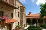 Spaziergang im Kloster der Verklärung des Heilands, Meteora, Griechenland.