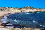 Wellen am Strand Mytakas Milos, Griechenland.