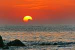 Milos, Pollonia, Wolken und Meer bei Sonnenuntergang, Griechenland.