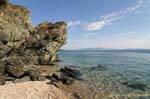 Vulkanische Felsen am Meer, Afissos, Pilion, Griechenland.