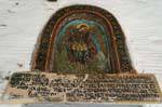Engel und gemalten Inschrift an der Kirche, Milies, Pilion, Griechenland.