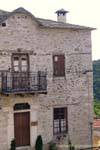 Traditionelles Haus mit Balkon, Pinakates, Pilion, Griechenland.