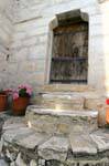 Treppe und alte Eintrag, Pinakates, Pilion, Griechenland.