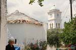 Einwohner und Uhrturm, Poros, Griechenland.