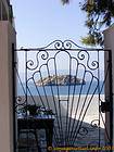 Ilot hinter einem Tor, Hydra, Griechenland.