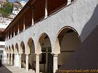 Arcades der Dormitio, Hydra, Griechenland.