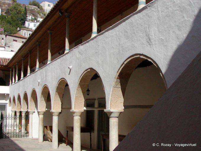 Arcades der Dormitio, Hydra - Griechenland