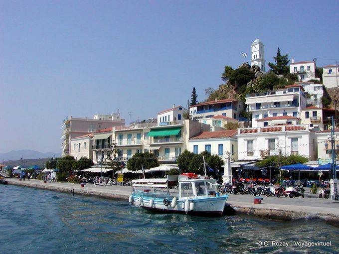 Blick auf den Hafen von Poros - Griechenland