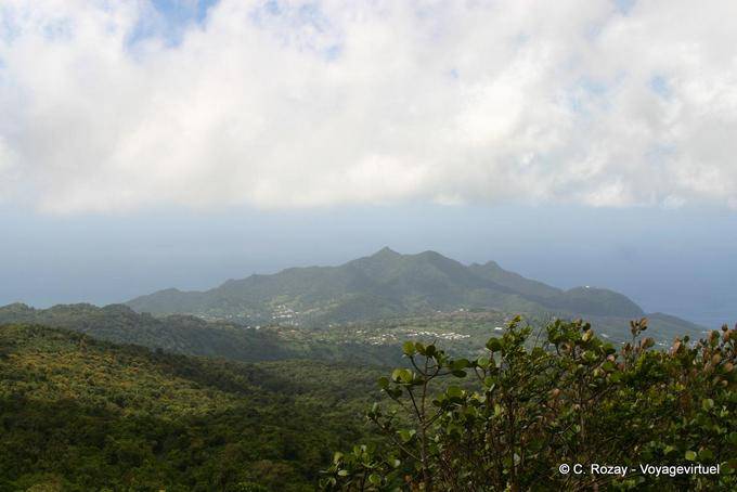 Ein weiterer Blick auf den Höhen von Saint-Claude aus der Soufrière - Guadeloupe