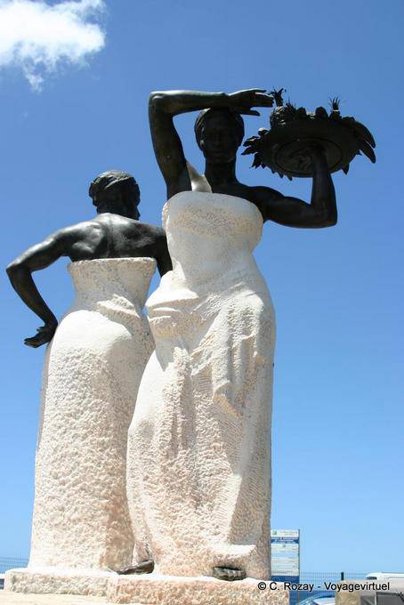 Schwarz-Weiß-Statue, anstatt die am Meer Markt, Basse-Terre - Guadeloupe