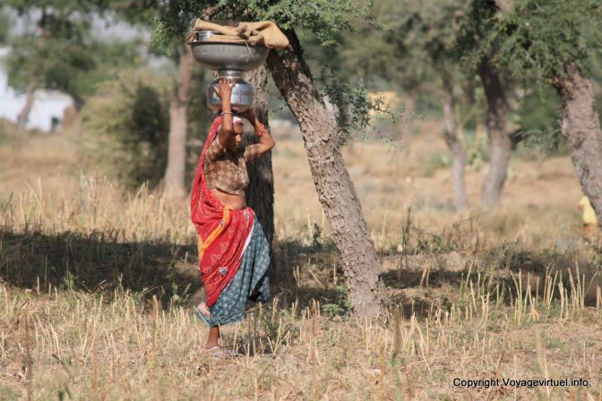Jhunjhunu Vers Le Point D Eau - Indien
