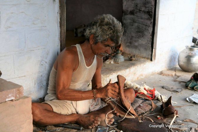 Luni In The City Le Cordonnier - Indien