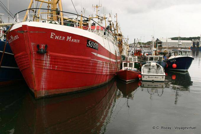 Emer Bogen von Mary im Hafen von Killybegs, Donegal - Irland
