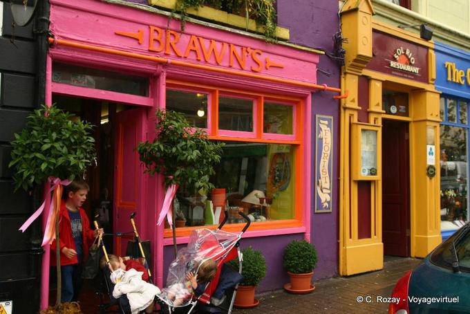 Brawn, rosa Fassade, Westport - Irland
