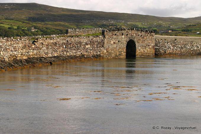 Alte Brücke zu Derreen, Sky Road, Galway - Irland