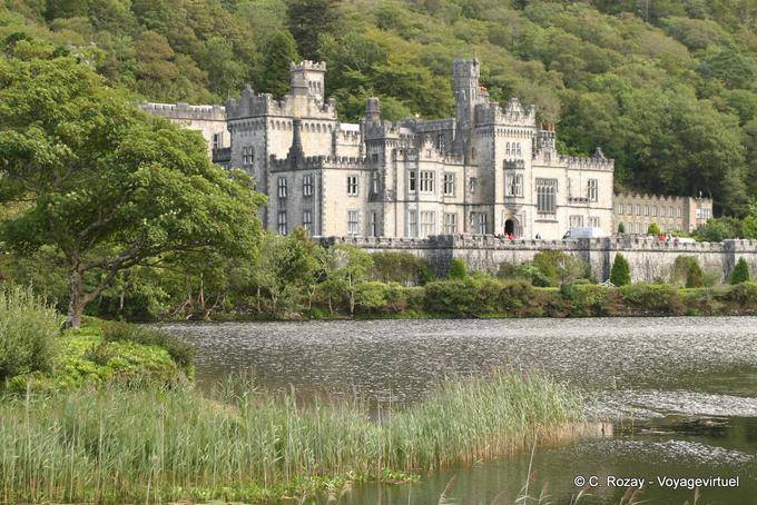 Kylemore Schloss wurde aufgegeben, und wieder von Benediktiner bewohnt - Connemara - Irland
