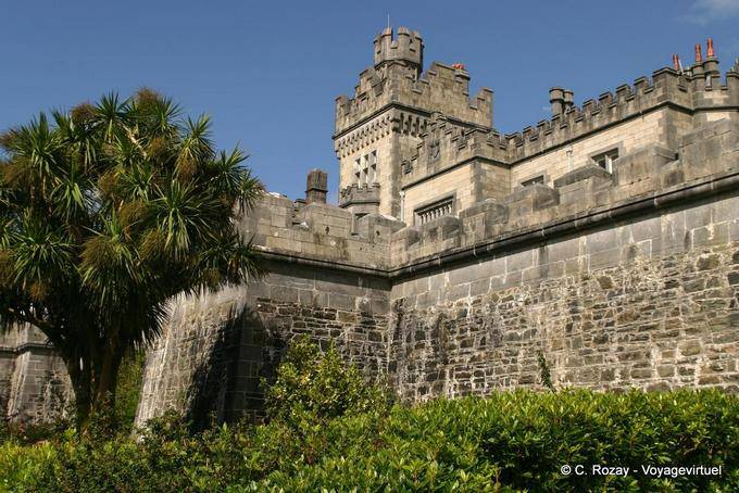 Wand und Kontrollturm, Mainistir na Coille Moire, Connemara Kylemore Abbey - Irland
