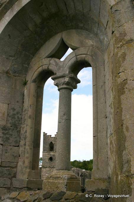 Romanischen Fenster der Royal Augustiner-Abtei von Cong, - Irland