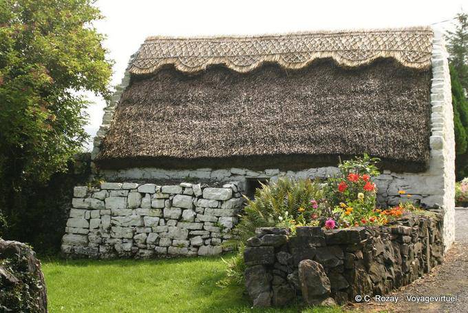 Trockenmauern und traditionellen Stroh Burren - Irland
