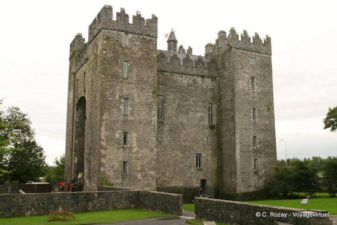 Castle in Norman und Welsh-Architektur in 1425, Bunratty Castle umgebaut - Irland