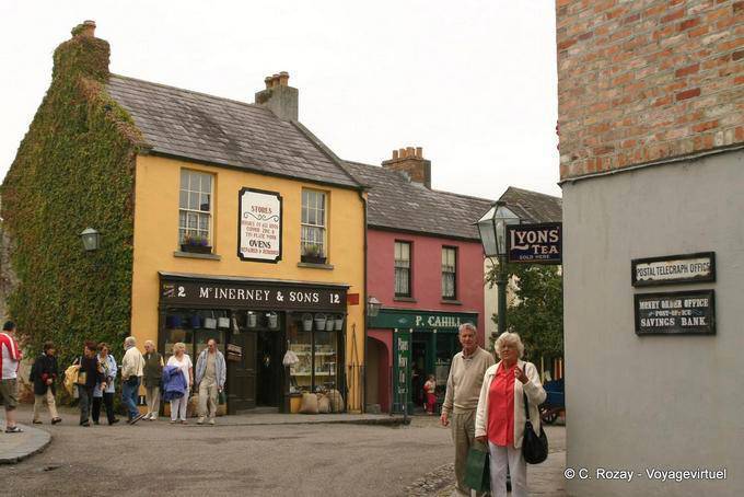 Auf dem Hauptplatz des Dorfes, Bunratty Folk Park - Irland