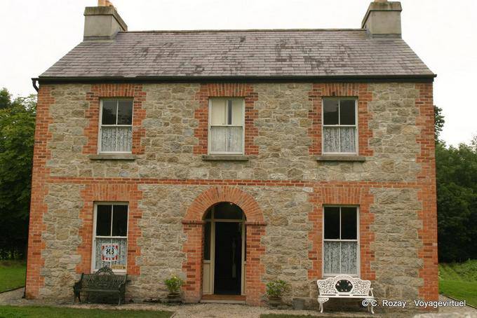 Mansion aus Stein und Ziegel, Bunratty Folk Park - Irland