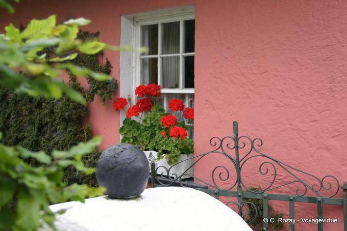 Geranien im Fenster, Bunratty Folk Park - Irland