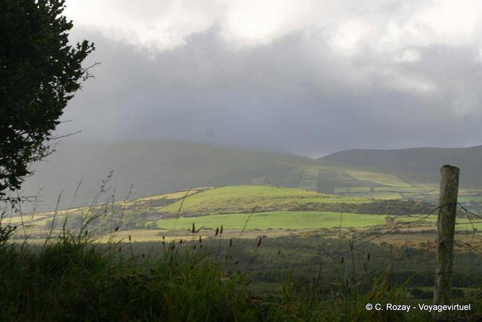 Landschaft aus der Ballyhoneen Kletter Richtung Conor Pass, Dingle - Irland
