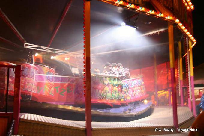 Caterpillar in Aktion, Kirmes, Dingle - Irland