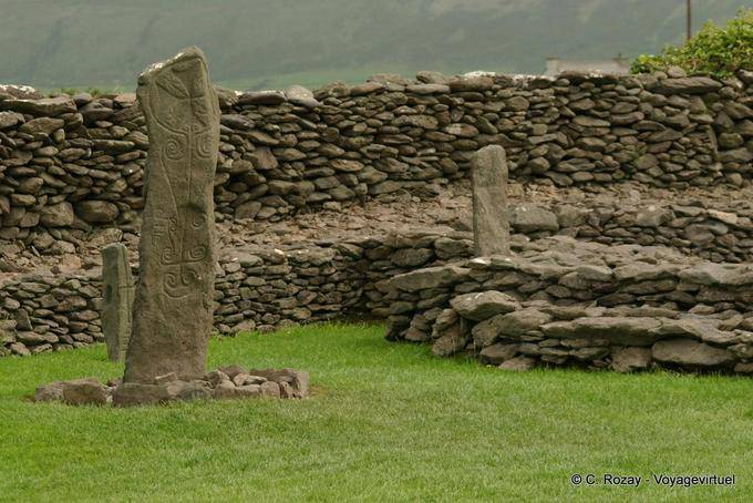 Ogham Menhire in der Riasc Kloster (Reask), Dingle - Irland