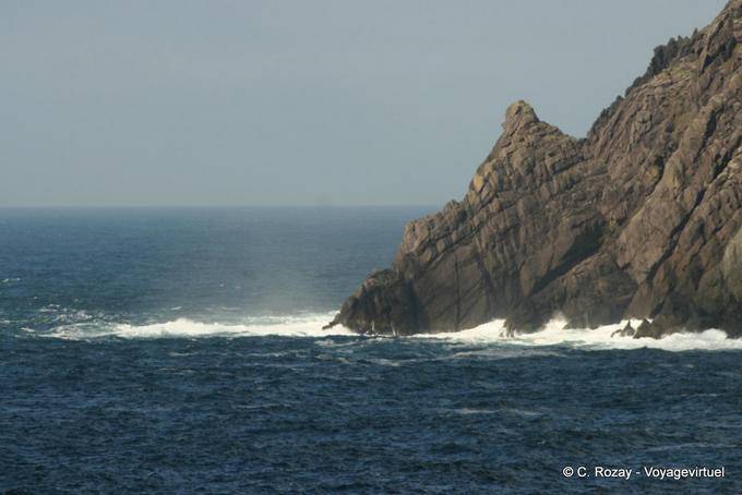 Felsvorsprung im Atlantik, Brendan Bach, Dingle - Irland