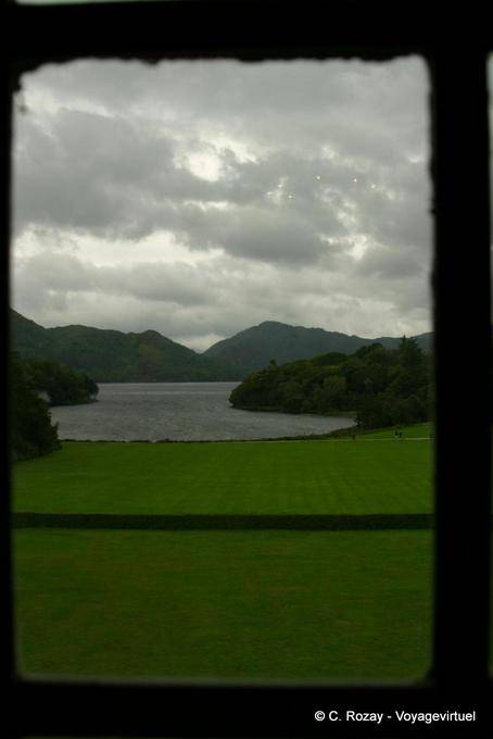 Dunkle Blick auf den See von Muckross House, Killaney - Irland