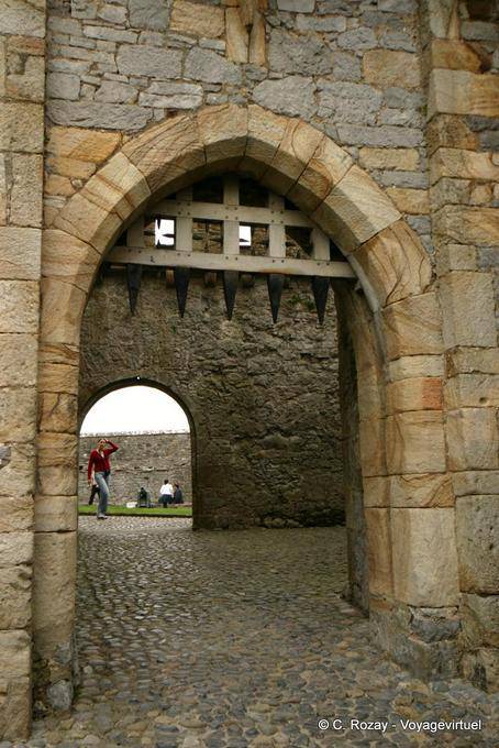 Tor der Festung, Cahir Castle - Irland