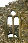 Fenster der gotischen Abtei Beispiel der irischen Architektur Abtei von Cong, Irland.