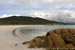 Schöner Strand ist der Hund die Bucht, Roundstone, Connemara Galway, Irland.